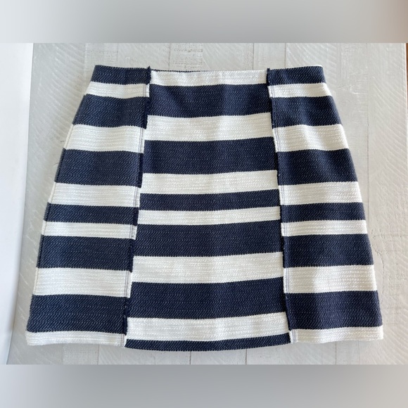 LOFT Dresses & Skirts - Loft Navy striped White Nautical | Coastal | Fisherman mini/midi skirt sz 8 NWT